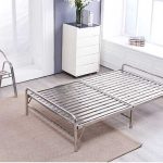 Nên mua giường gấp inox, giường gấp khung nhôm hay khung sắt?